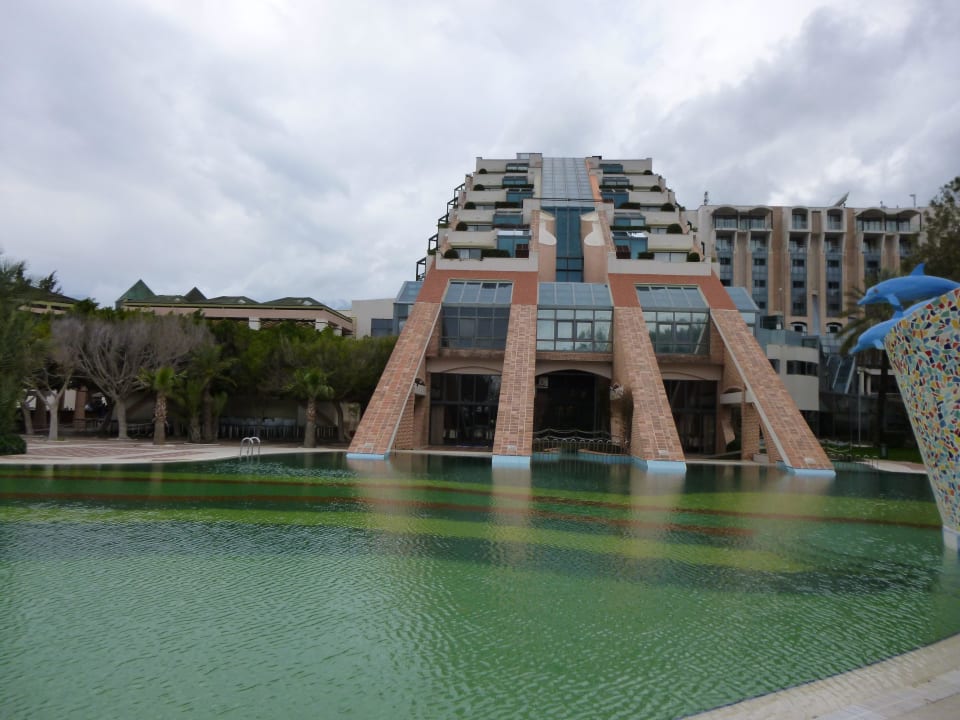 Zwembad met het hotel Limak Limra Hotel & Resort