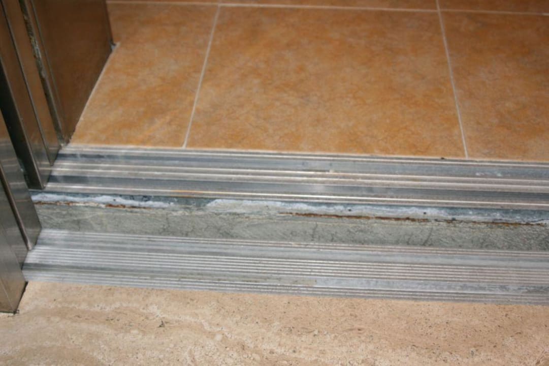 Lift hält wo er will VIVA Cala Mesquida Suites & Spa 16+