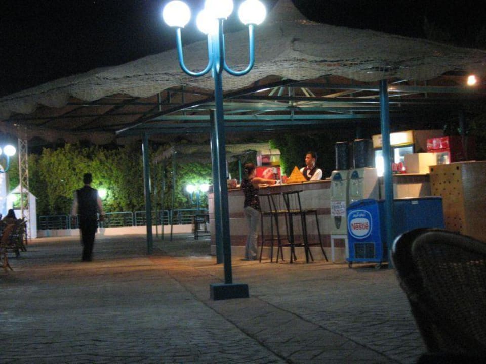 Bar przy basenie Hotel Sharm Cliff Resort