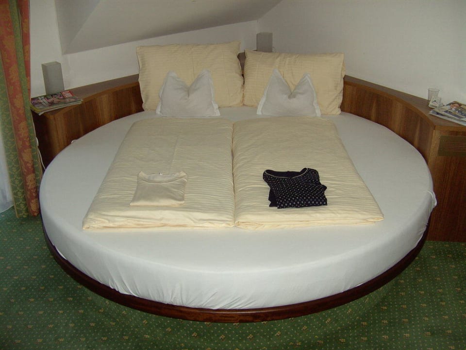 Rundes Bett Hotel Stroblerhof