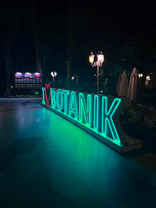 Außenansicht Hotel Botanik Platinum