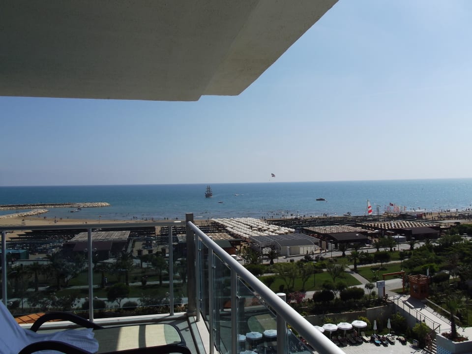 Blick vom Balkon Zimmer 7419 Commodore Elite Suites & Spa - Adults only