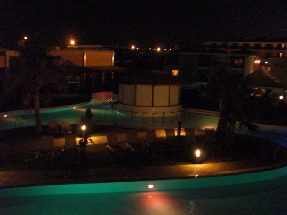 Nebenpool am Abend mit Blick vom Hotelzimmer! Atlantica Aeneas Resort