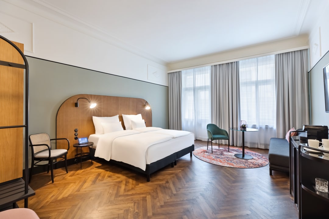 Zimmer Hotel Astoria Vienna, Curio Collection by Hilton
