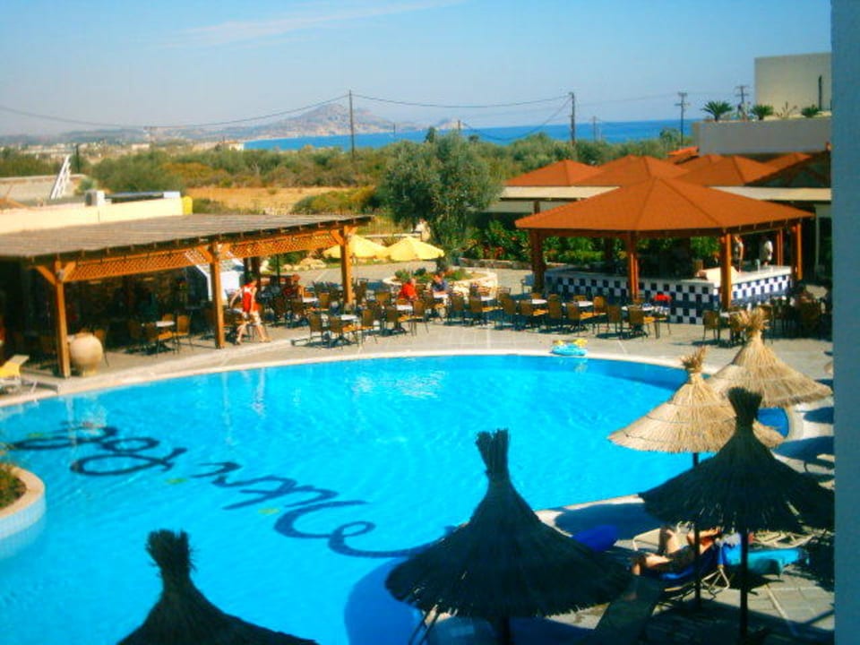 Hauptpool rechts  Atlantica Mikri Poli Rhodes