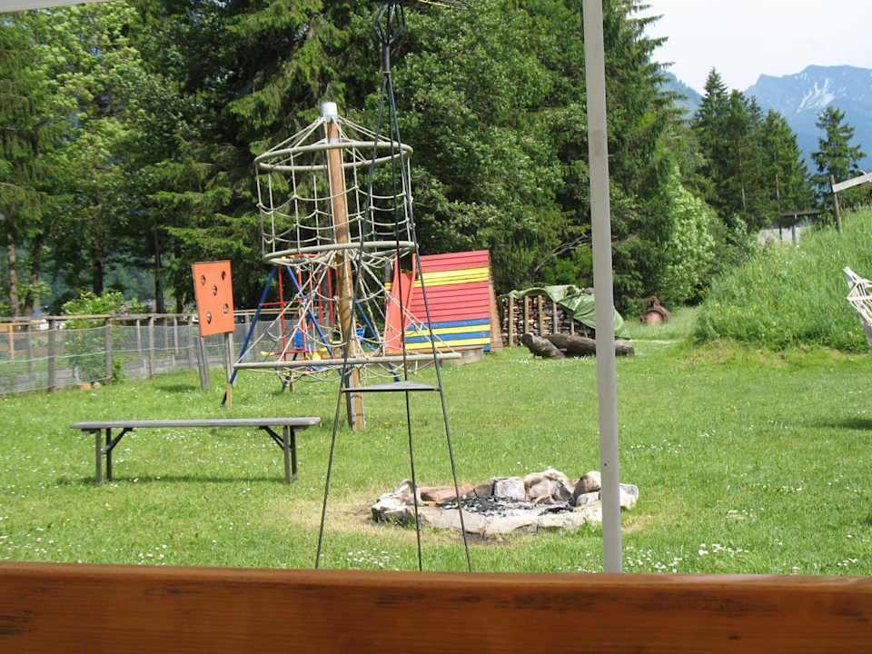 Spielplatz und Feuerstelle Pension & Ferienwohnung Solaria