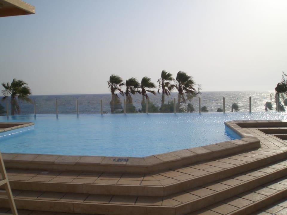 Blick vom Pool auf's Meer Pickalbatros Citadel Resort