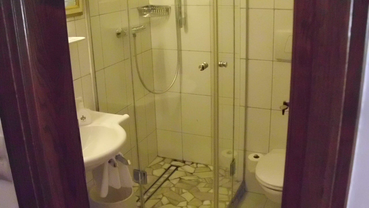 Das Bad von Zimmer Nr. 212 Hotel GUT Trattlerhof & Chalets