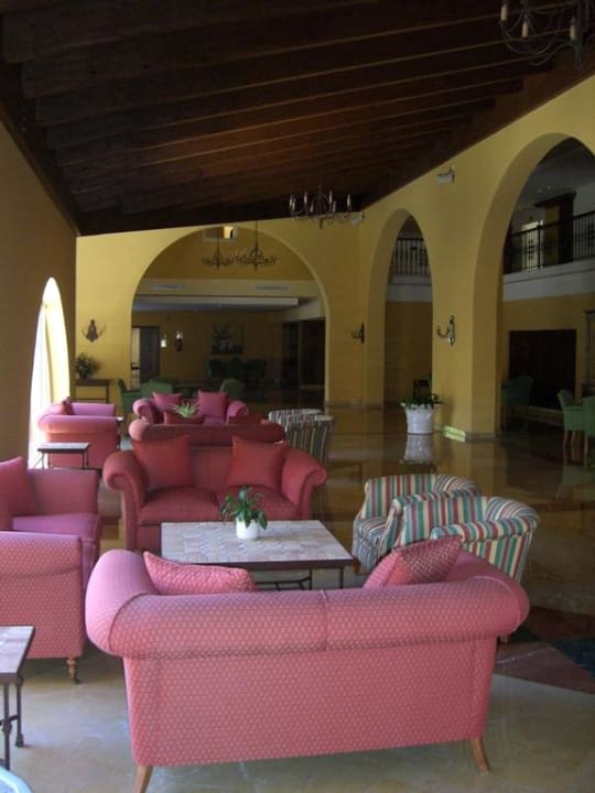 Sitzgelegenheit in der Lobby Hipotels Barrosa Garden