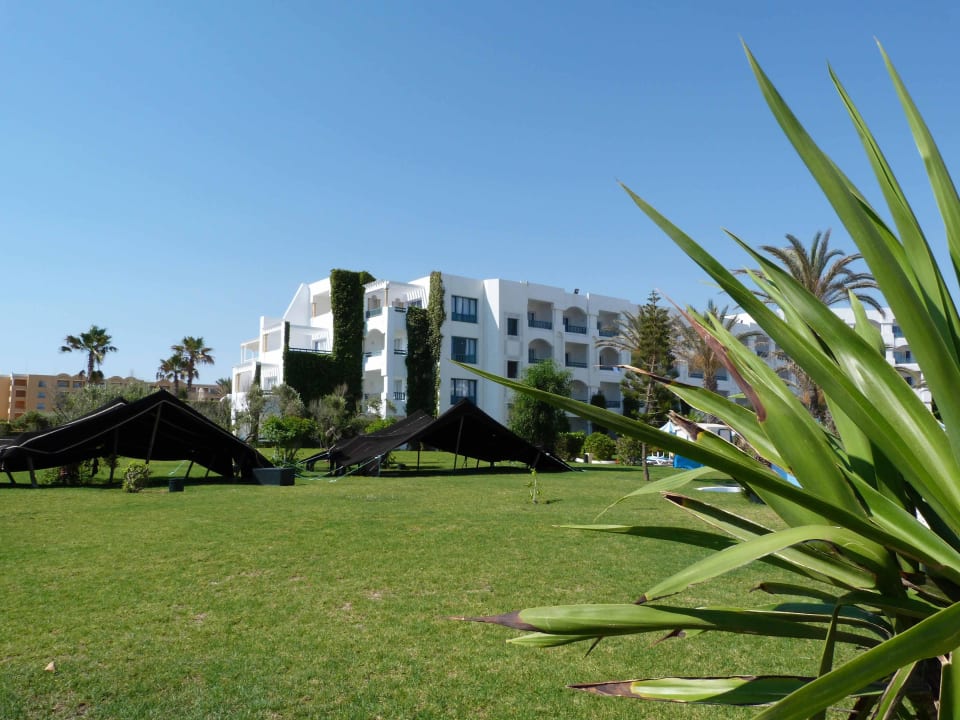 Hotel + Teil des Gartens Mahdia Palace Thalasso