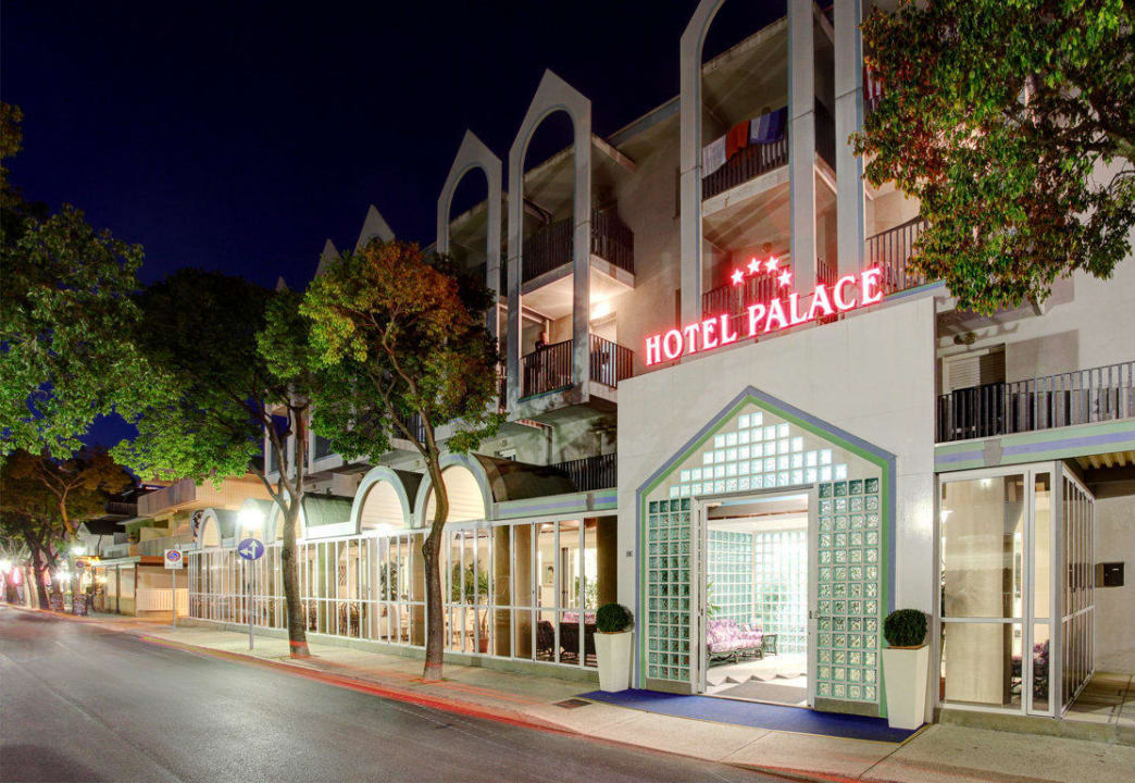 Ingresso dell'hotel Hotel Palace