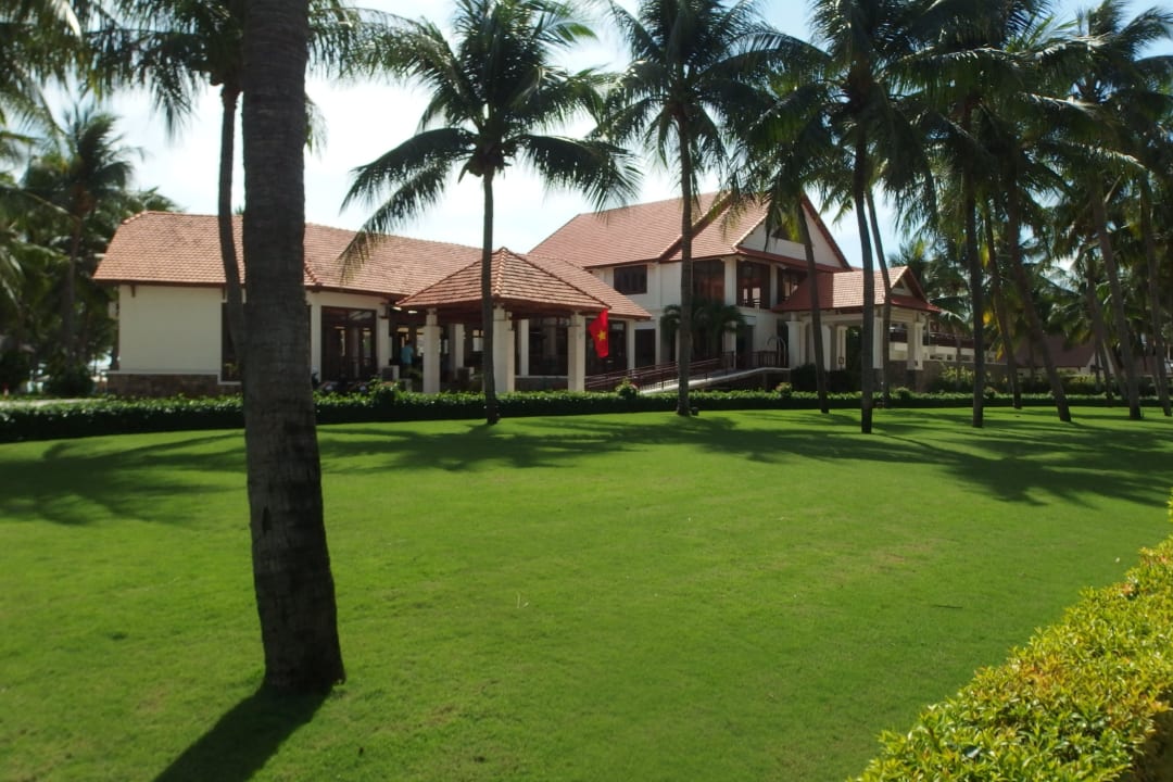 Eingang Hotel von der Strasse Hotel Blue Ocean Resort