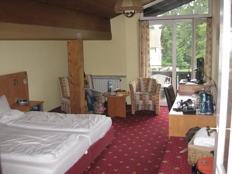 Das Zimmer und der Balken HYPERION Hotel Garmisch-Partenkirchen