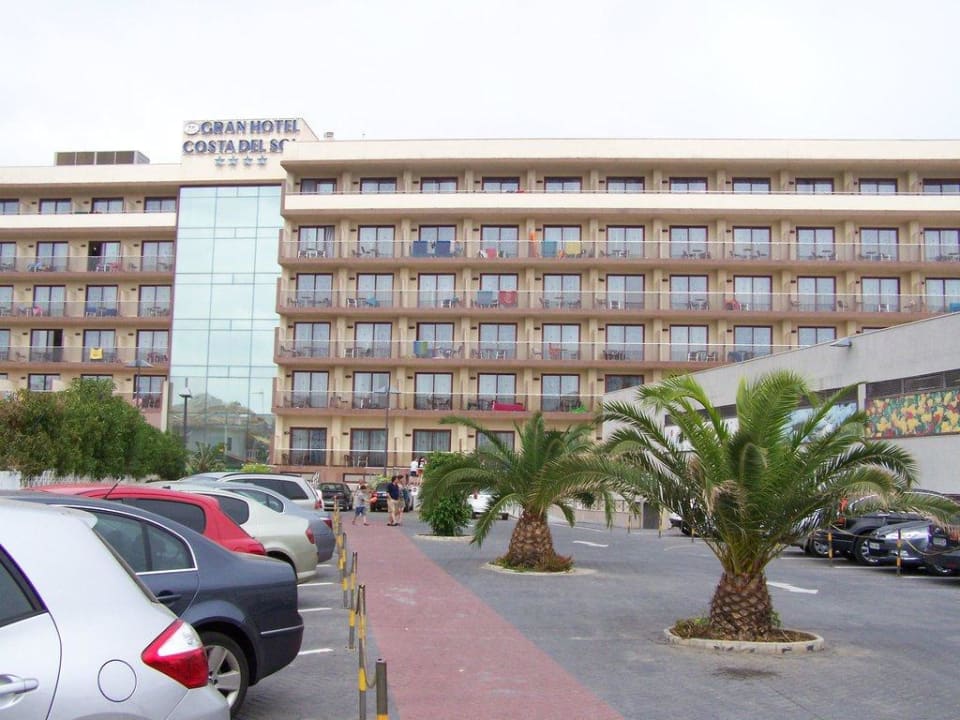 Hotelzugang und Parkplatz Gran Hotel Costa del Sol