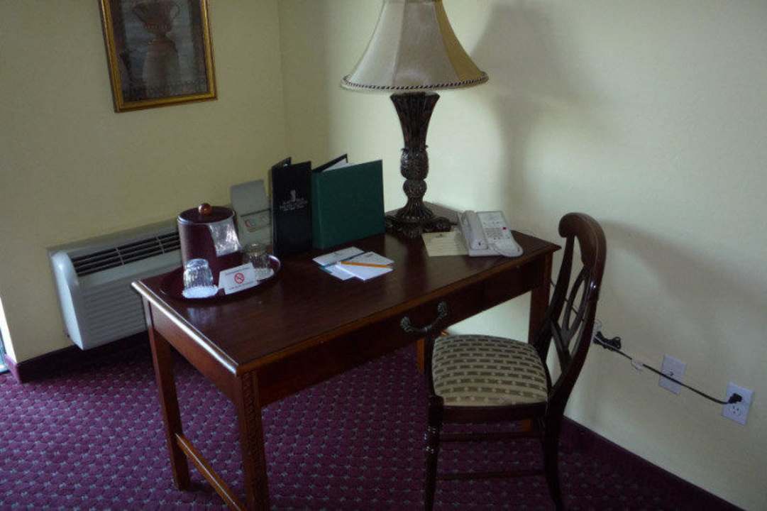 Schreibtisch im Zimmer Hotel The Inn on Fifth