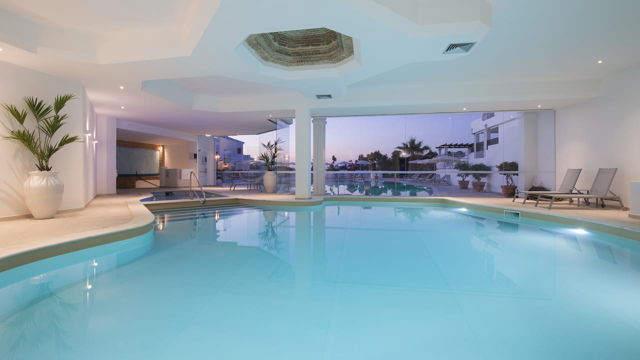 Pool Four Seasons Fairways