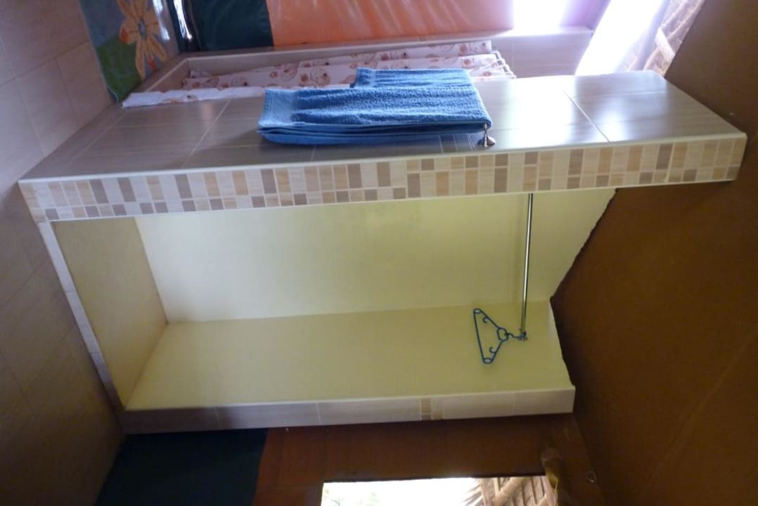 Garderobe Hotel Ndololo Safari Camp