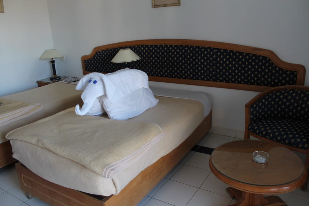 Сюрпризы в номере Desert Rose