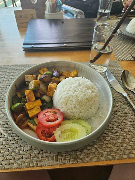 Gastro Vannee Golden Sands Beachfront Resort