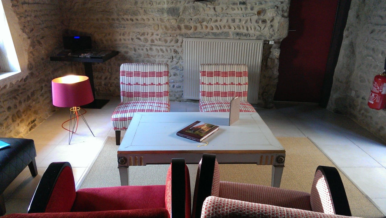 Sitzecke im alten Stall Hotel Le Griffon d'Or