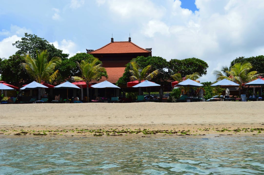 Strand vor dem Hotel Villa Shanti Beach