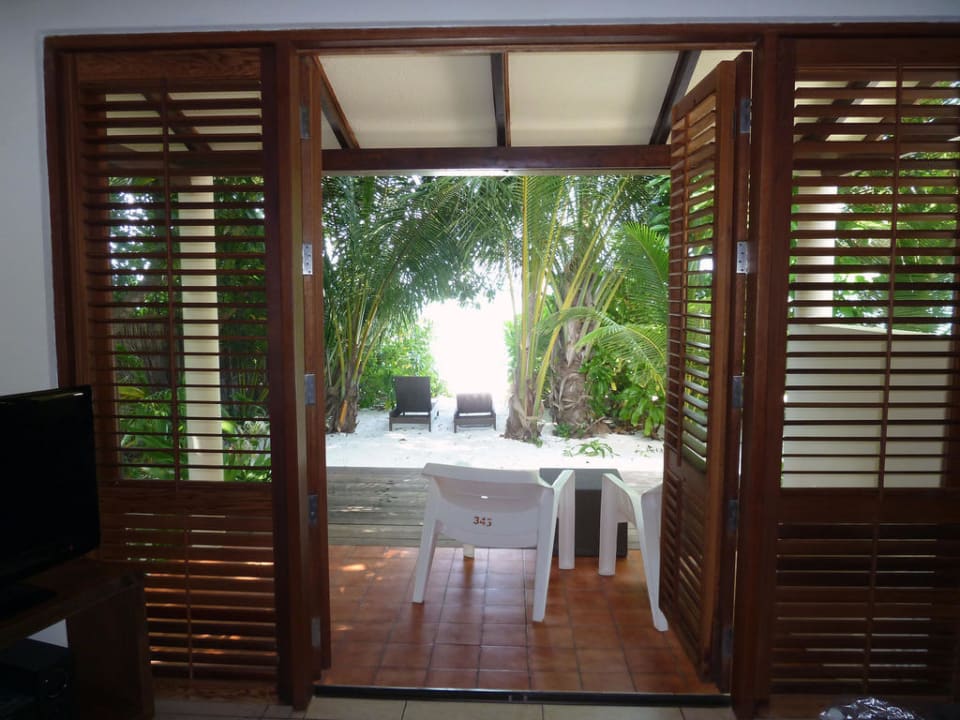 Ausblick von der Deluxe Beach Villa 343 Kuramathi Maldives