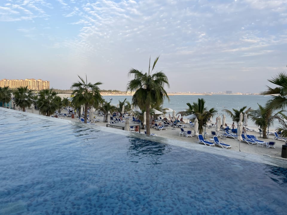 Pool Hampton by Hilton Marjan Island