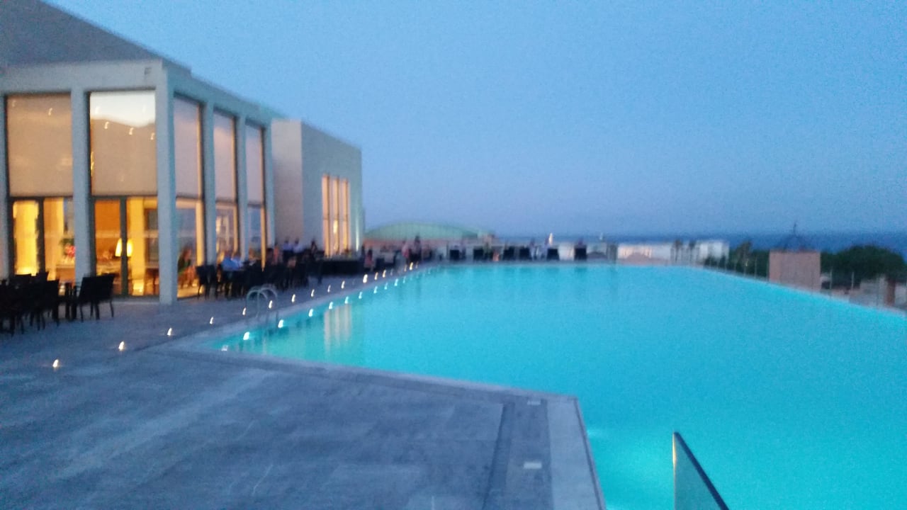 Bar mit Pool Atlantica Belvedere Resort