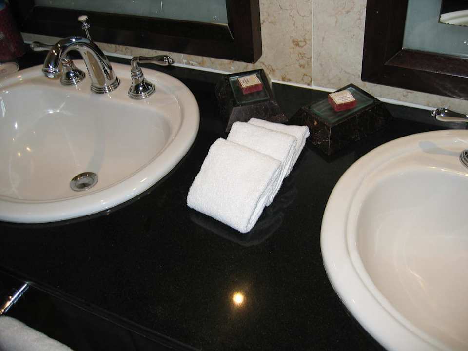 Zwei Waschbecken Ayodya Resort Bali