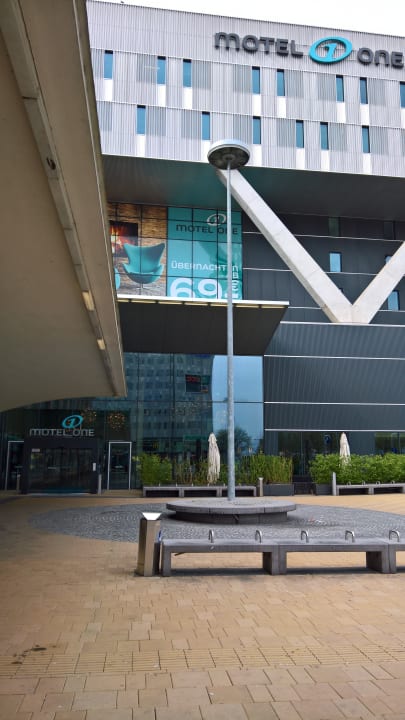 Außenansicht Motel One Wien Westbahnhof