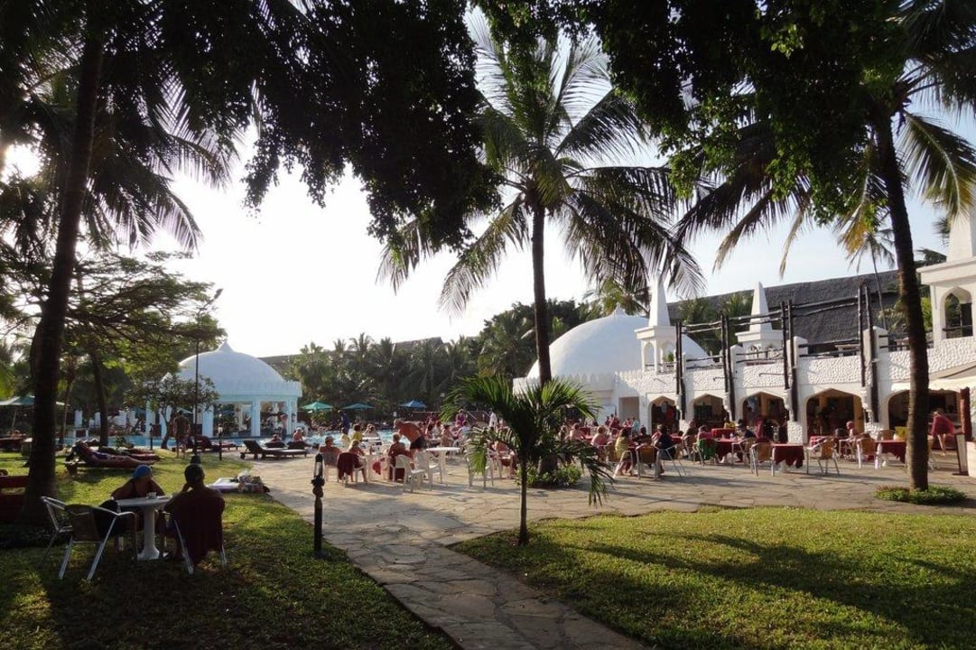 Großer Poolbereich Hotel Southern Palms Beach Resort