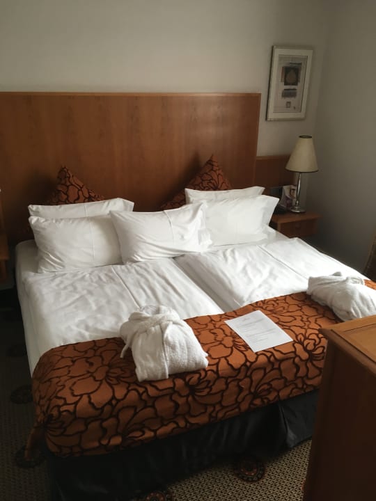 Schönes grosses Bett Crowne Plaza ® Hamburg - City Alster