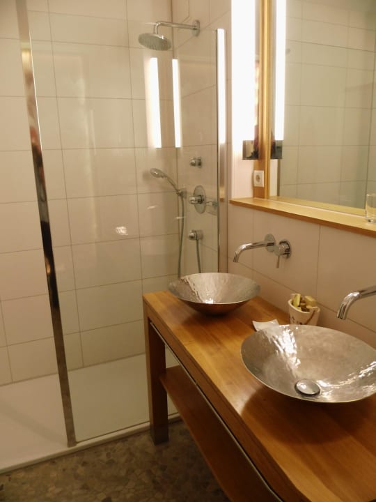 Tolles Wellnes-Bad im Parkzimmer Waldhotel Tannenhäuschen