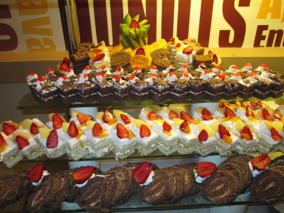 Lecker Lecker Lecker Three Corners Sea Beach Resort