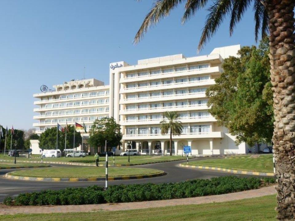 Blick von der Einfahrt Radisson Blu Hotel & Resort Al Ain