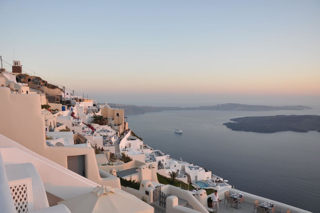 Seitlicher Ausblick Richtung Fira Iliovasilema Hotel & Suites