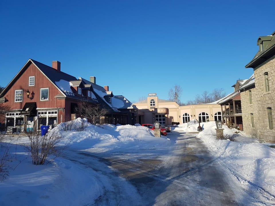 Hotel von aussen Hotel & Golf Resort Chateau Logue