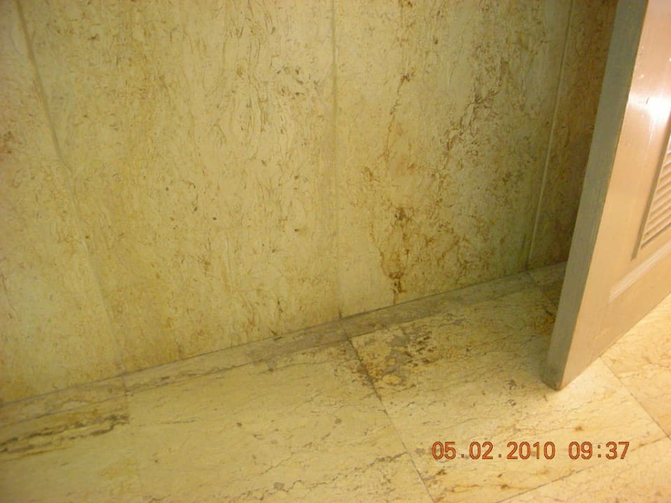 Eingang WC-Bereich am Pool Parrotel Beach Resort