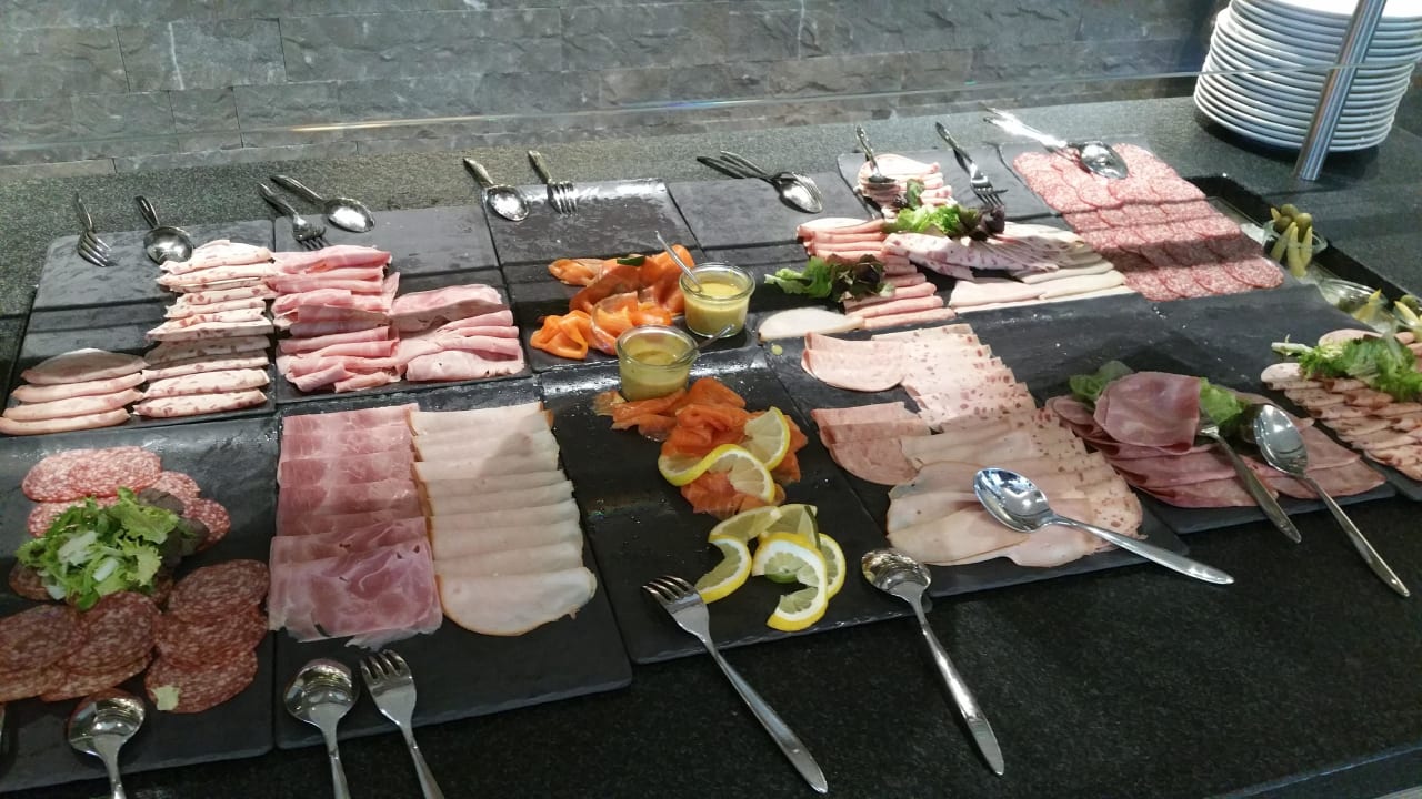 Frühstück  AMERON Davos Swiss Mountain Resort