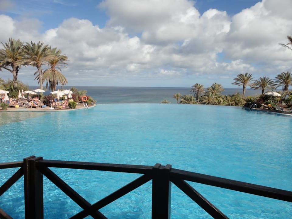 Pool mit Blick aufs Meer R2 Rio Calma Hotel & Spa & Conference