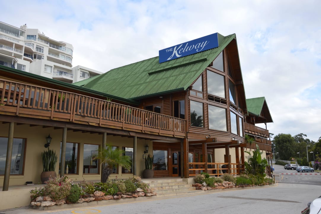 Blick vom Parkplatz auf das Hotel Hotel The Kelway