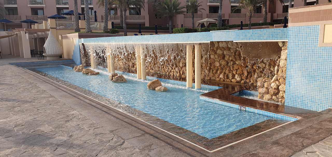 Pool Shangri-La Al Husn Resort & Spa