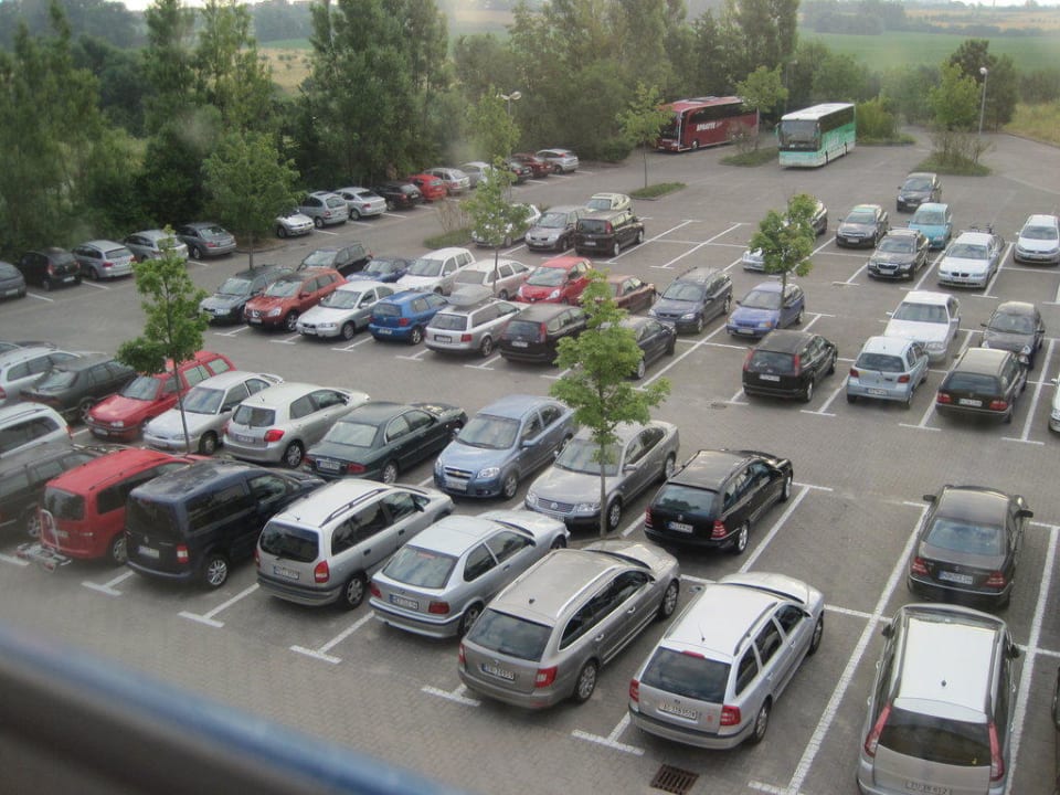 Parkplatz des Hotel - Kostenlos Hotel Wyndham Garden Wismar