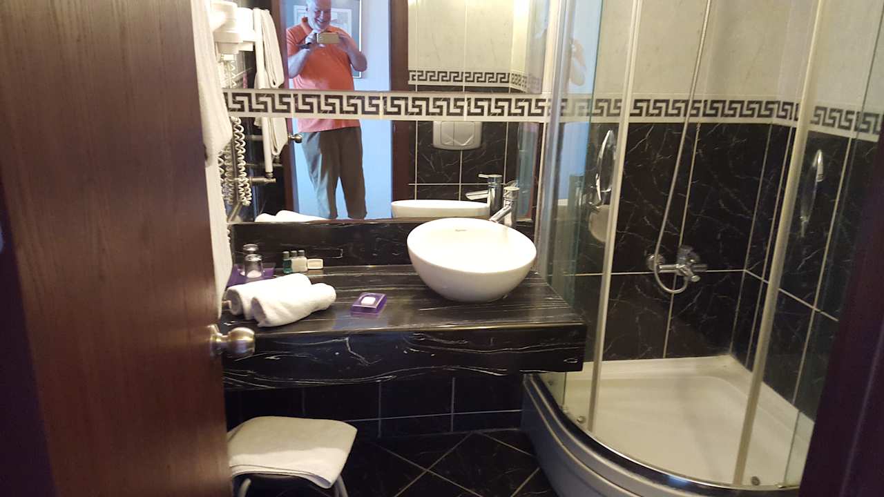 Neues Bad... Hotel Kismet