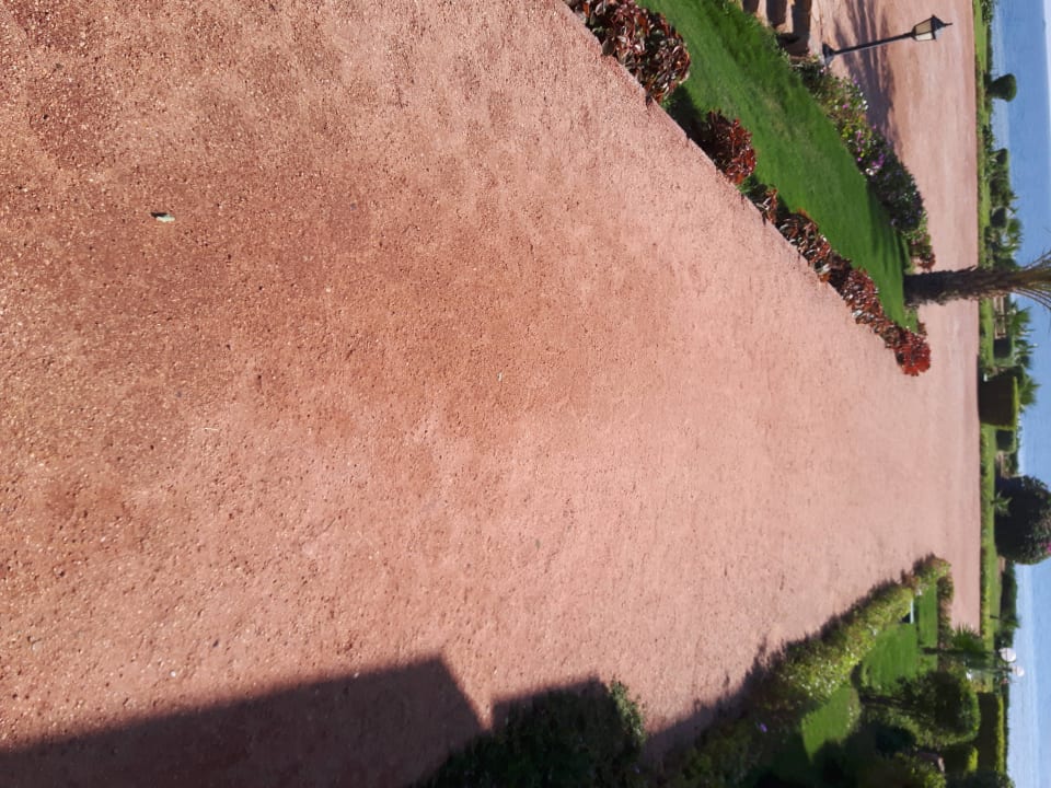 Kaputter Hauptweg Three Corners Equinox Beach Resort