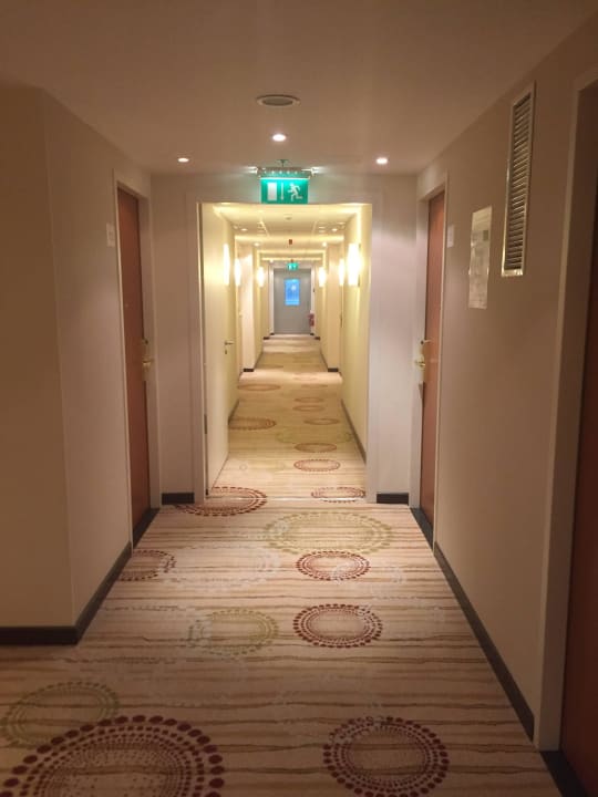 Flure Hotel Courtyard by Marriott Düsseldorf Hafen