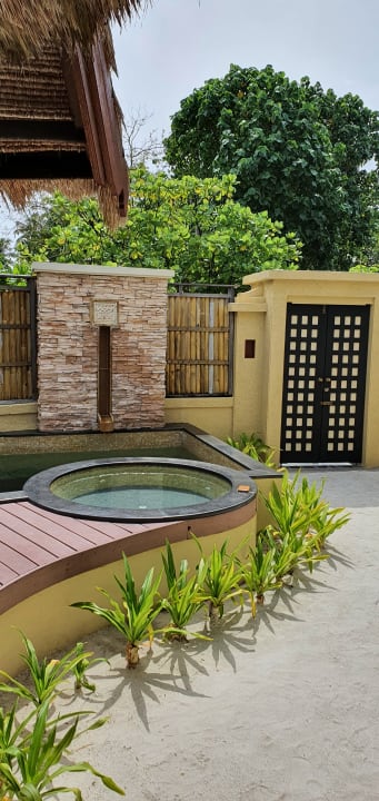 Außenansicht Banyan Tree Vabbinfaru