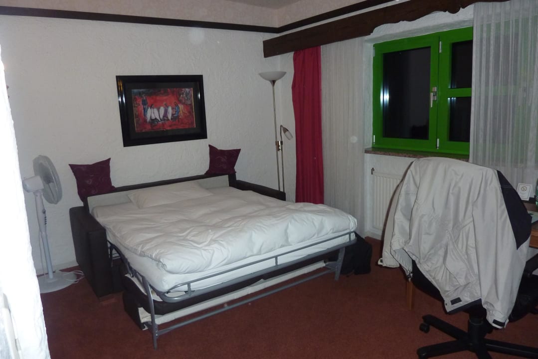 Das große Doppelbett im Dreibettzimmer CONTEL Hotel Koblenz