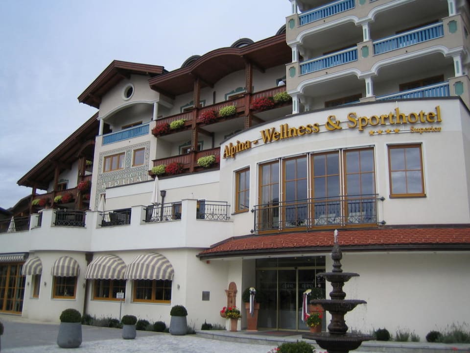 Teilansicht des Hotel Alpina Alpina Alpendorf