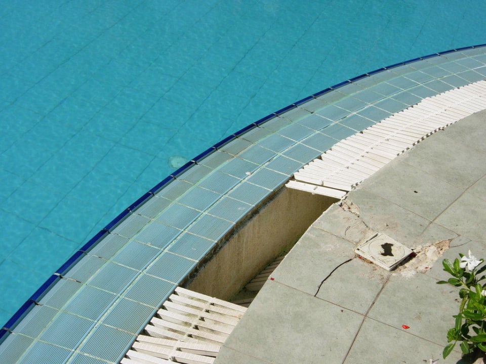 Gefahrenquellen am Pool Hotel Paradise Inn Beach Resort